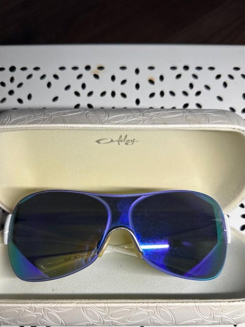 Oakley white sunglasOAKLEY CONDUCT POLISHED WHITE VIOLET IRIDIUM SUNGLASSES 05-2